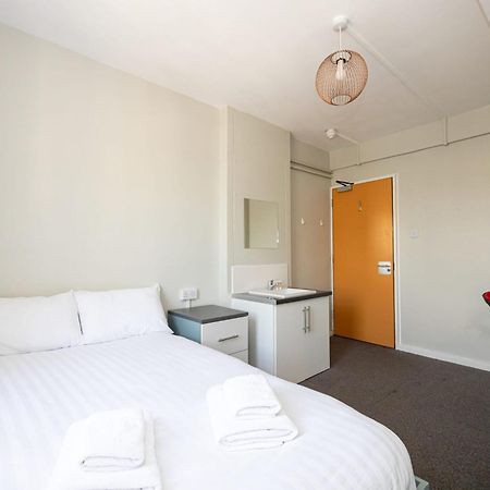 Spacious Room With Shared Facilities Londra Dış mekan fotoğraf