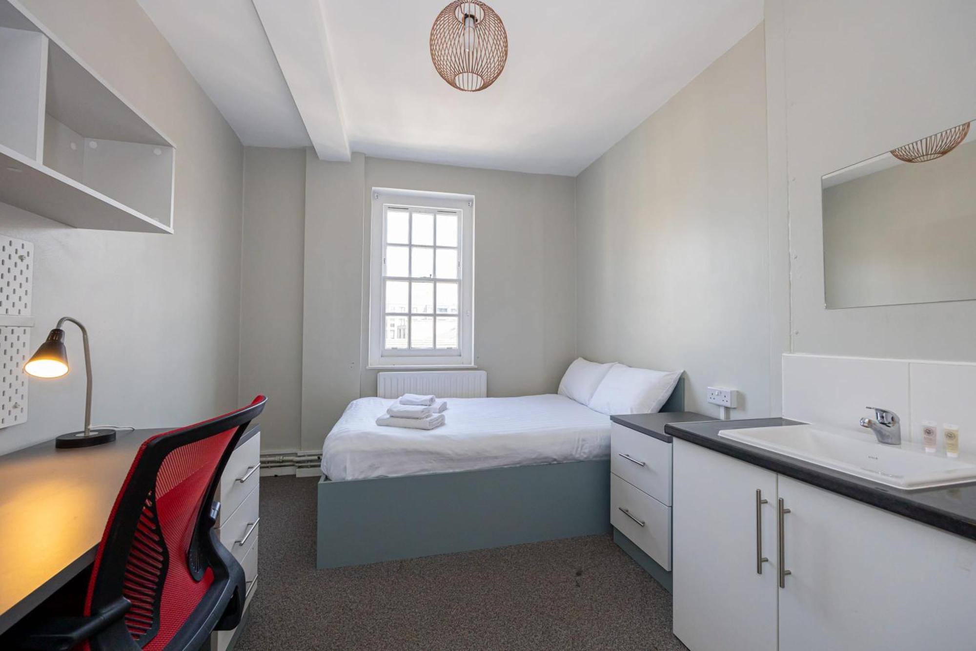 Spacious Room With Shared Facilities Londra Dış mekan fotoğraf