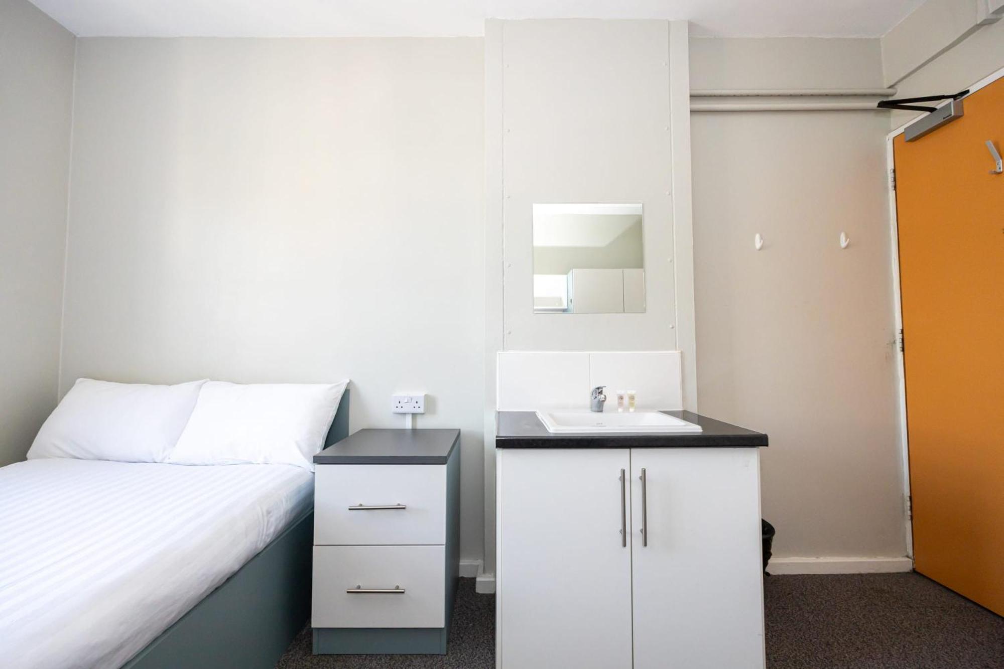 Spacious Room With Shared Facilities Londra Dış mekan fotoğraf