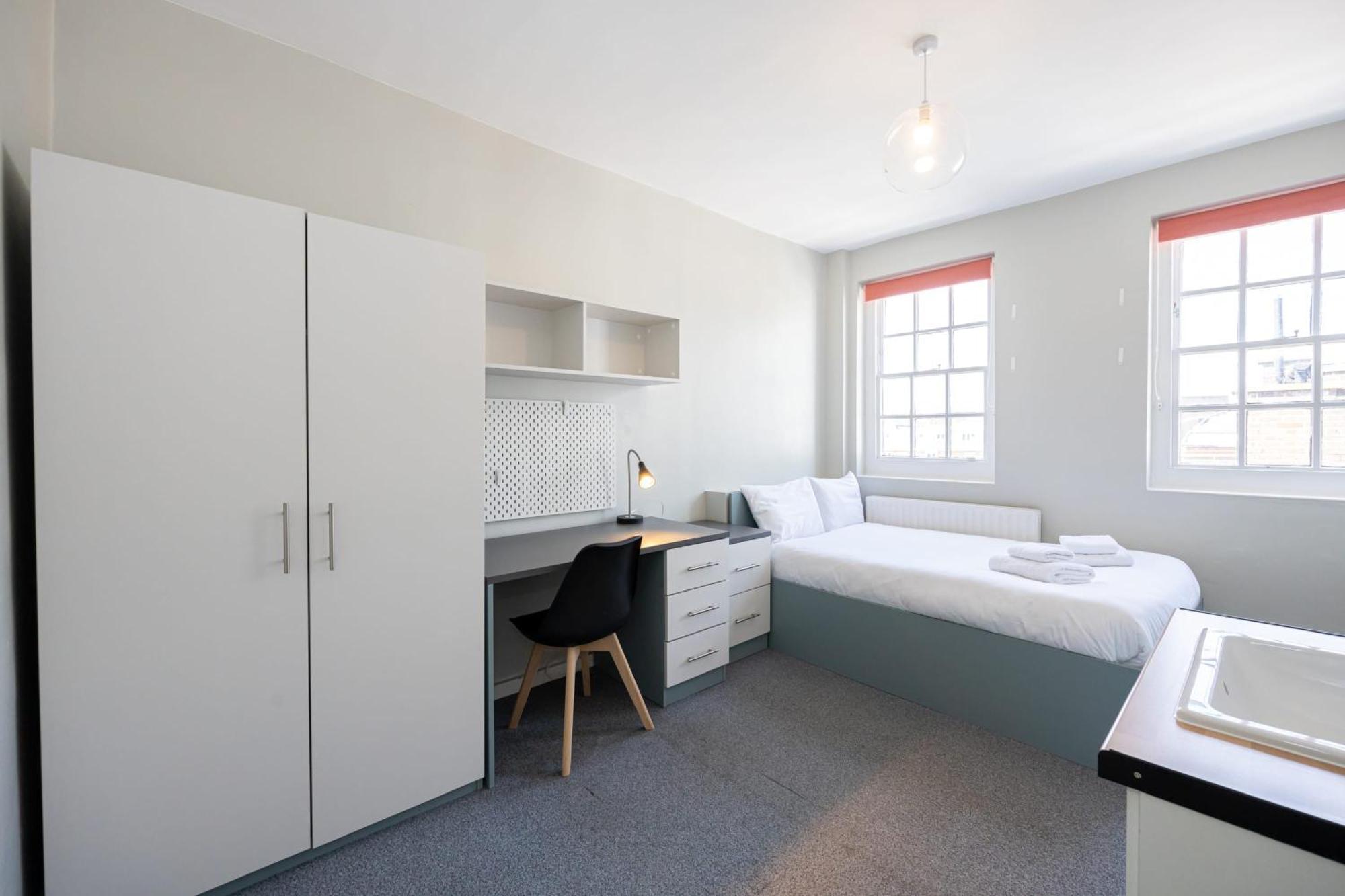 Spacious Room With Shared Facilities Londra Dış mekan fotoğraf