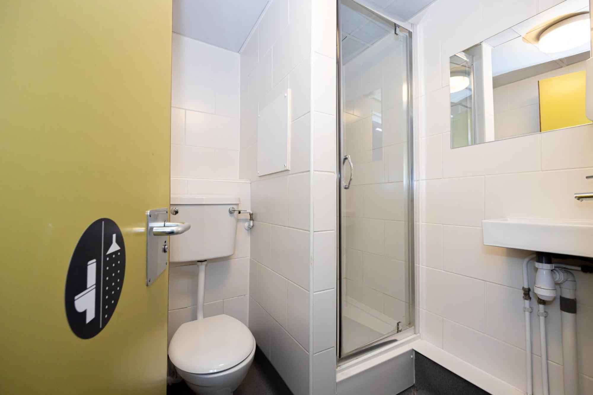Spacious Room With Shared Facilities Londra Dış mekan fotoğraf
